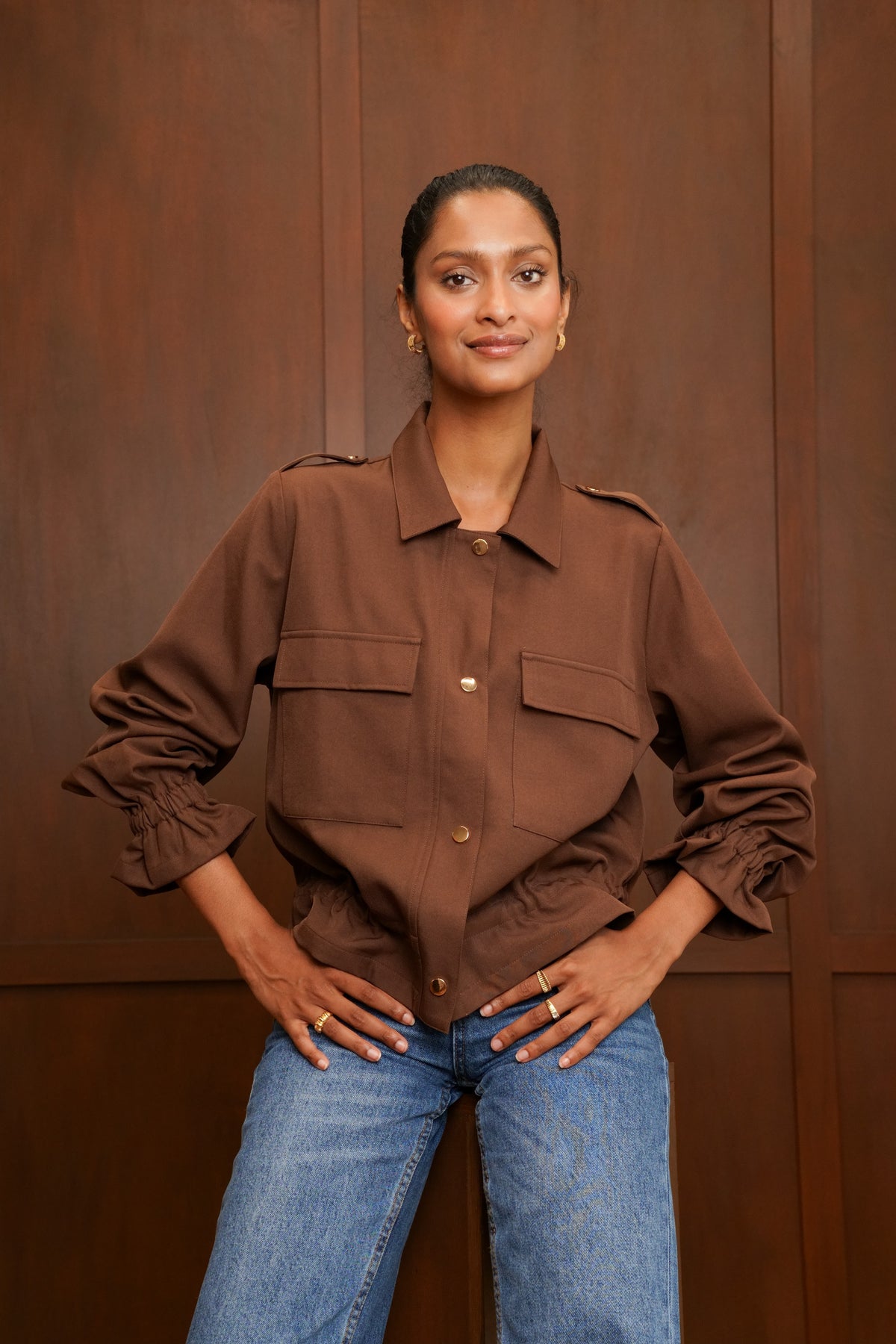 Veste courte marron à taille ajustable