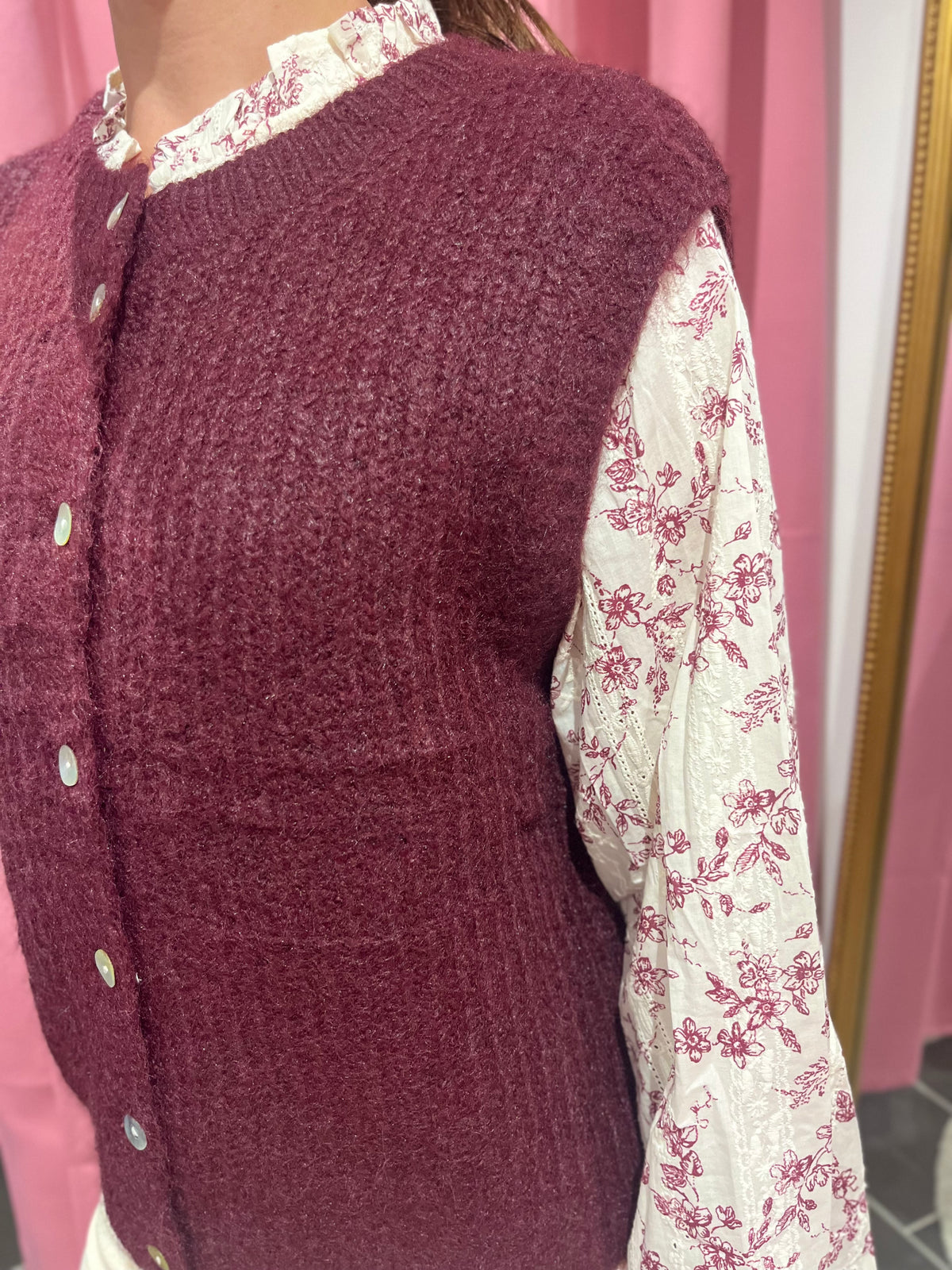Gilet sans manches boutonné en maille – Bordeaux & Marron