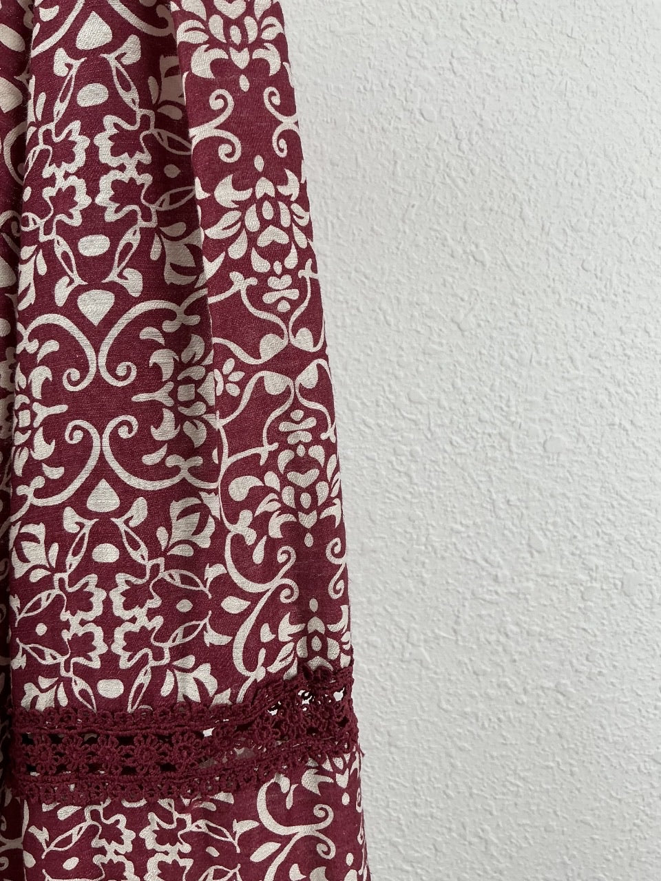 🍷 Blouse « Cassandre » – Bordeaux & écru