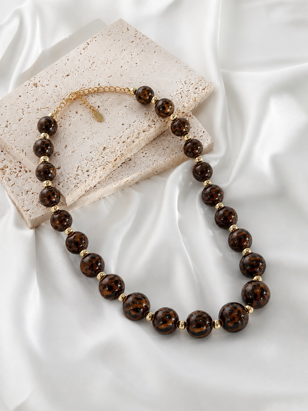 Collier grosses perles effet léopard & doré