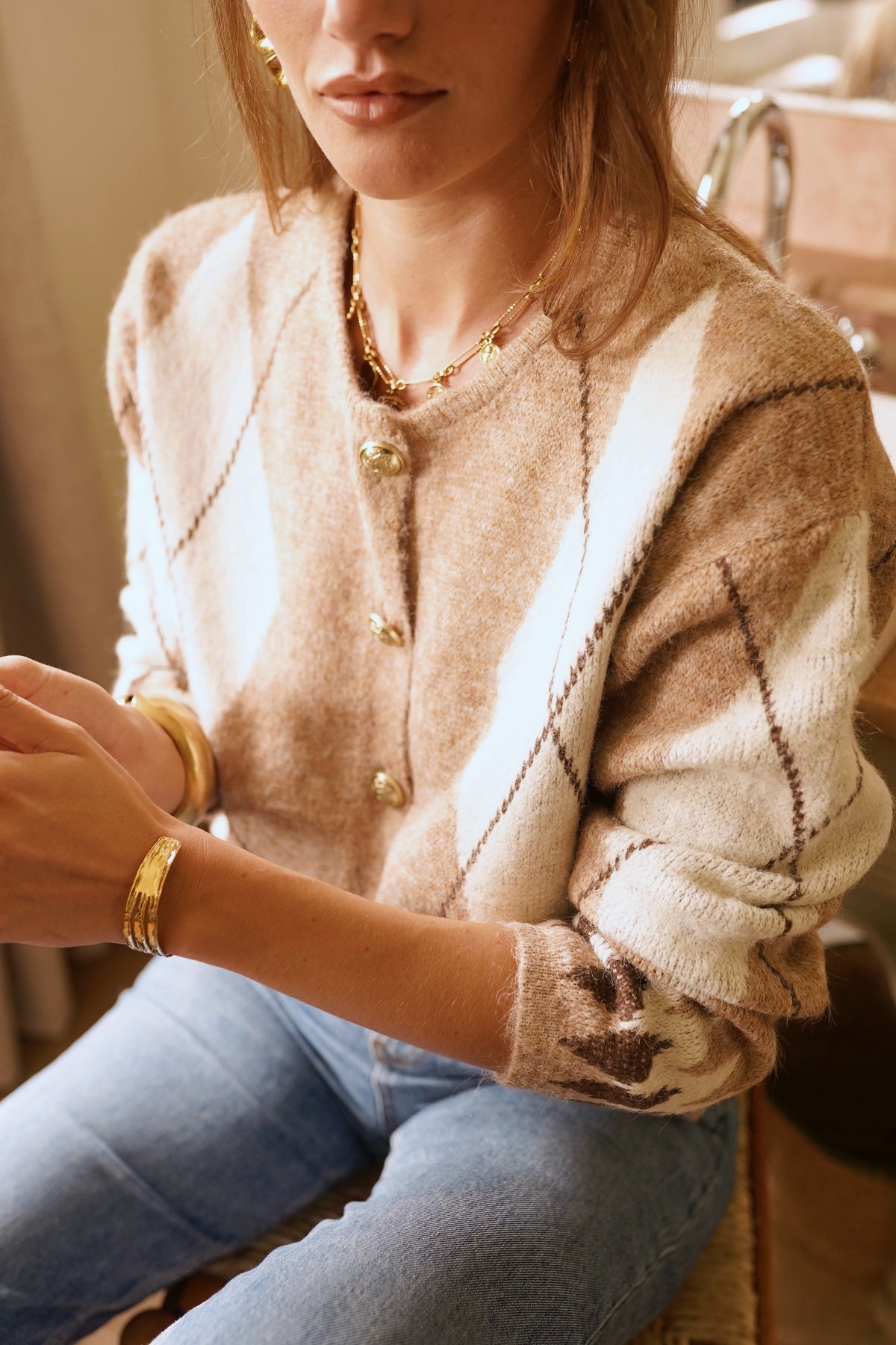Gilet maille jacquard taupe & écru – boutons dorés