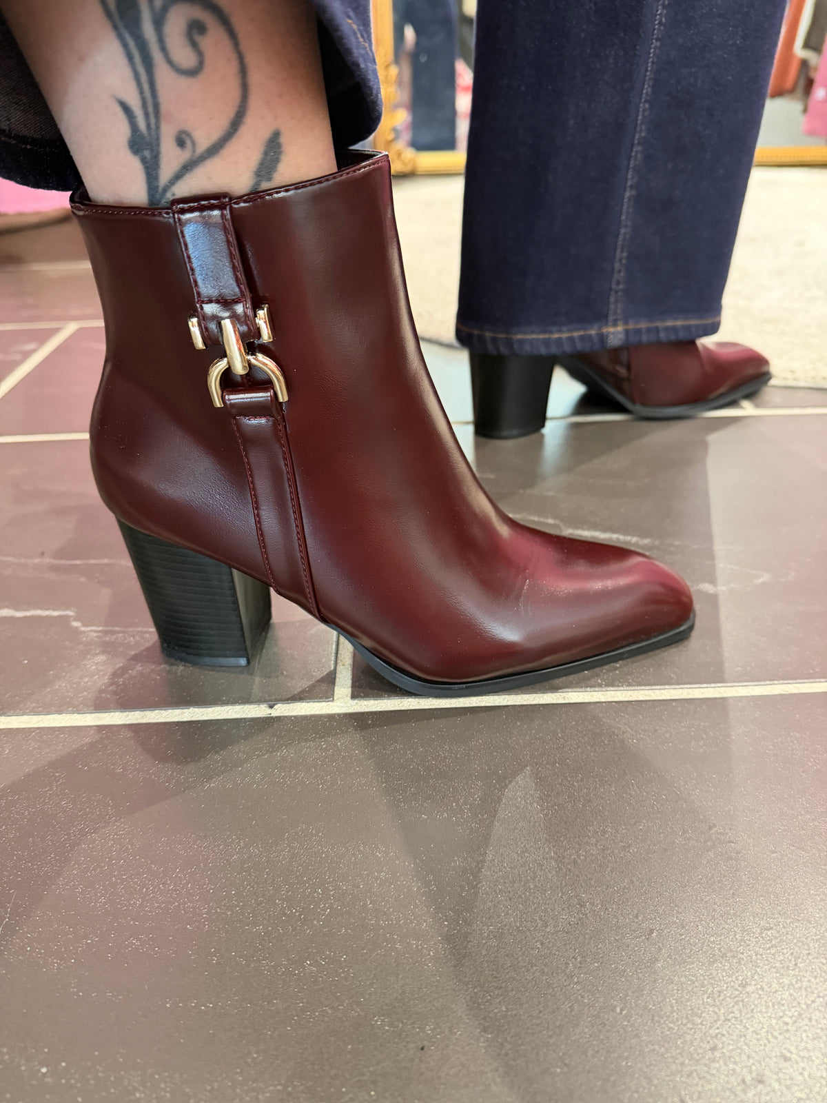 Bottines Bordeaux à Talon – Détail Doré