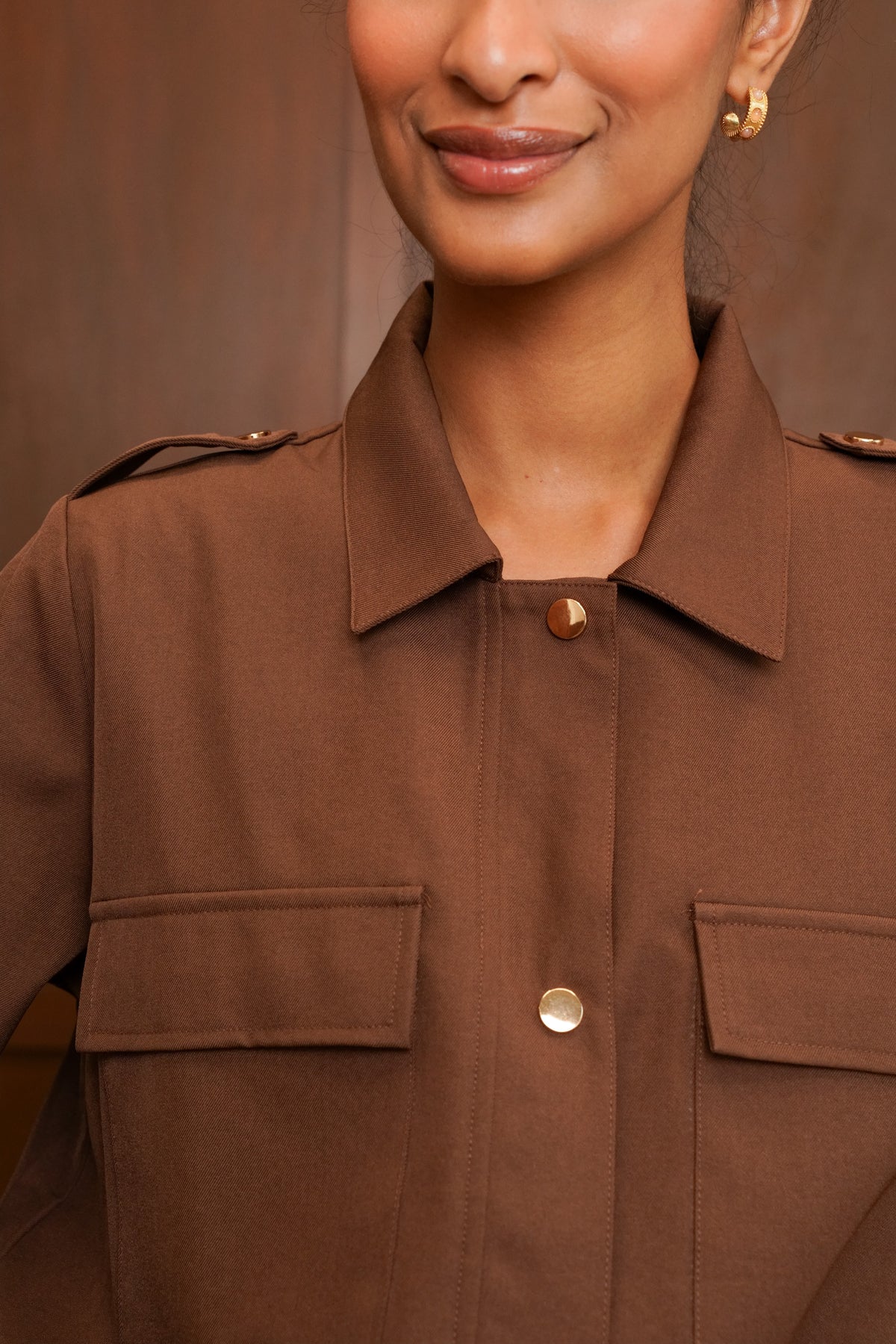 Veste courte marron à taille ajustable