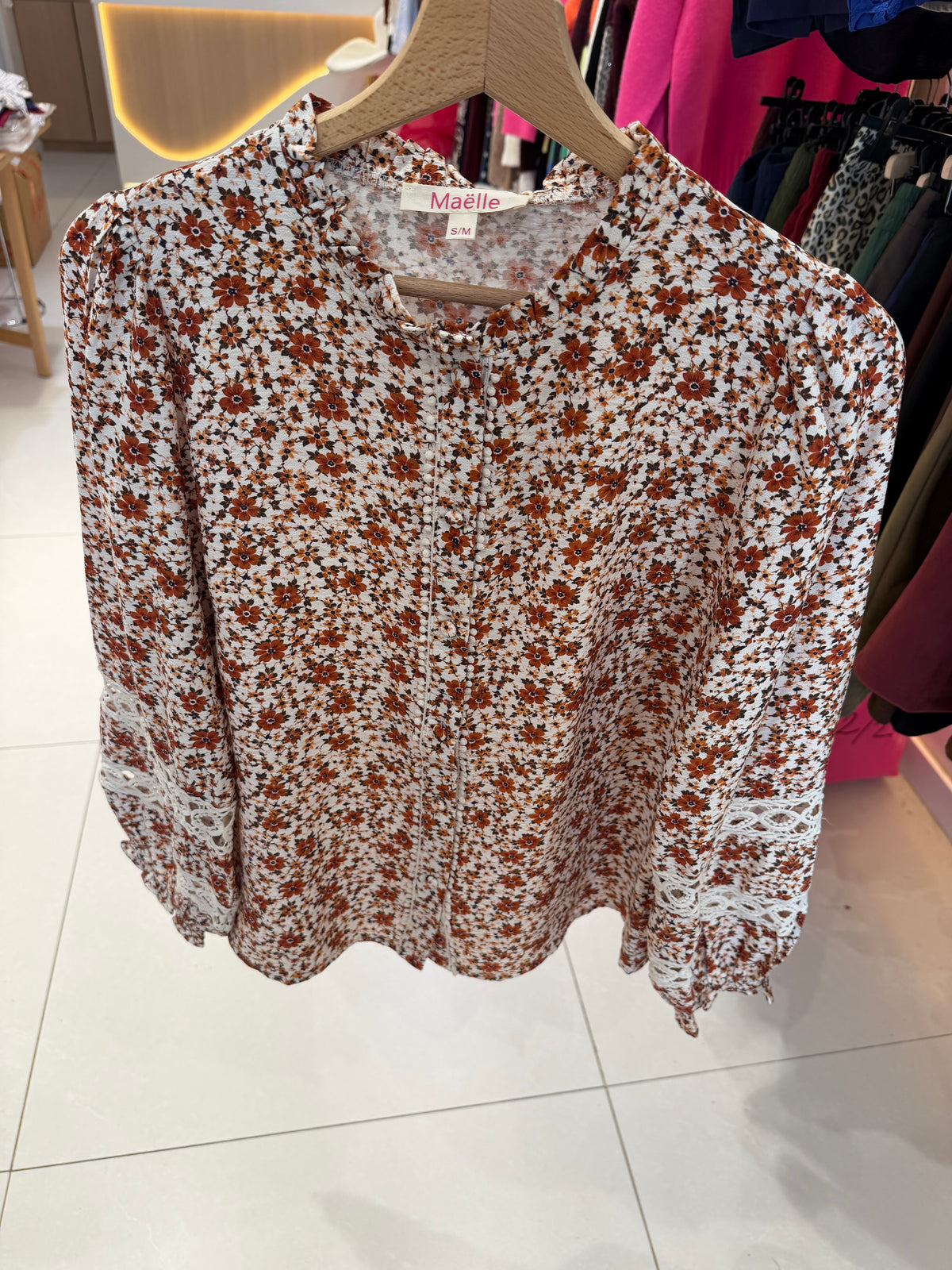 Blouse femme fleurie terracotta à dentelle – Alba