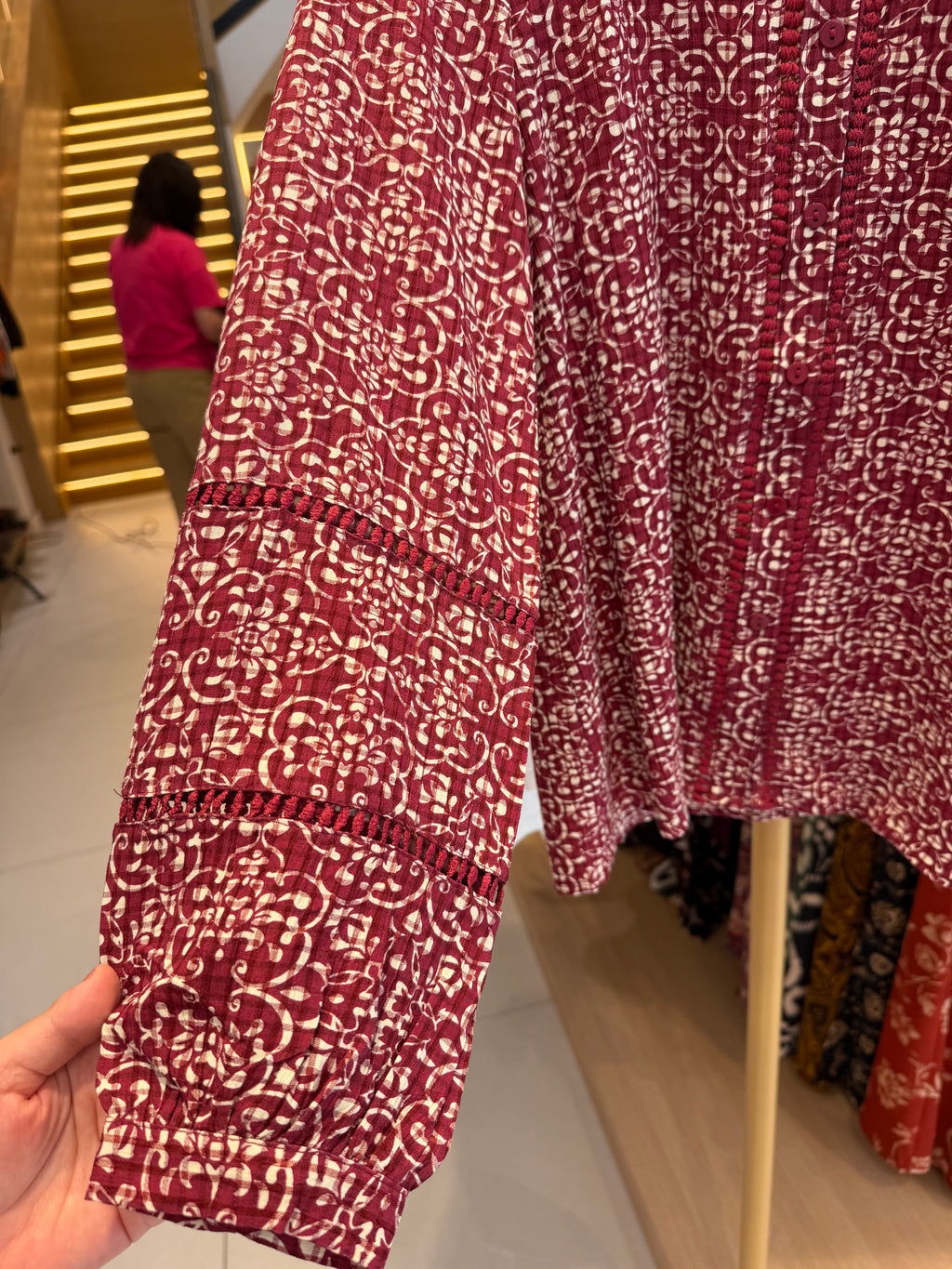 🍷 Blouse « Cassandre » – Bordeaux & écru