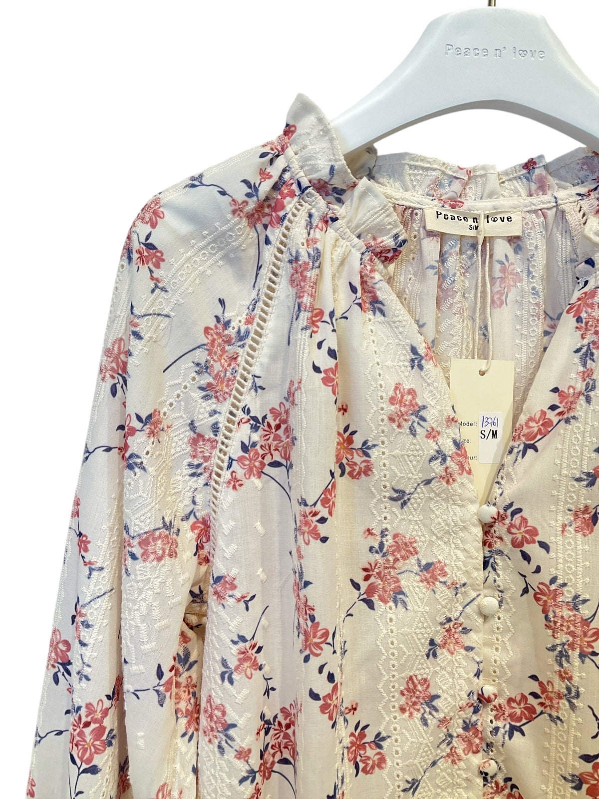 Chemise fleurie écrue, rose & bleu – Détails brodés