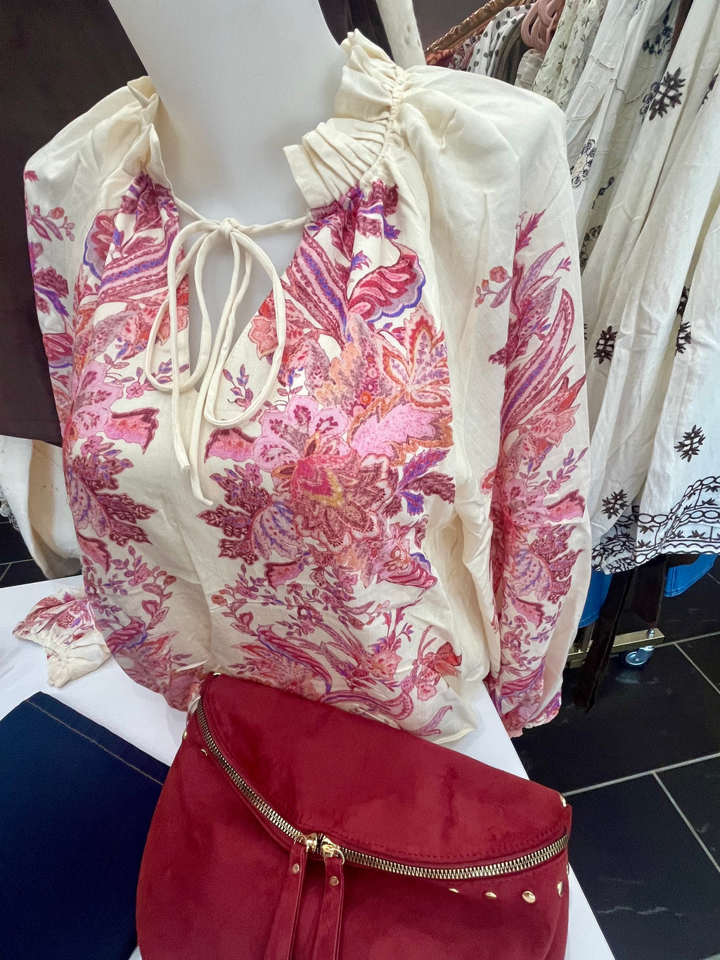 Blouse fleurie écrue & rose – Esprit bohème