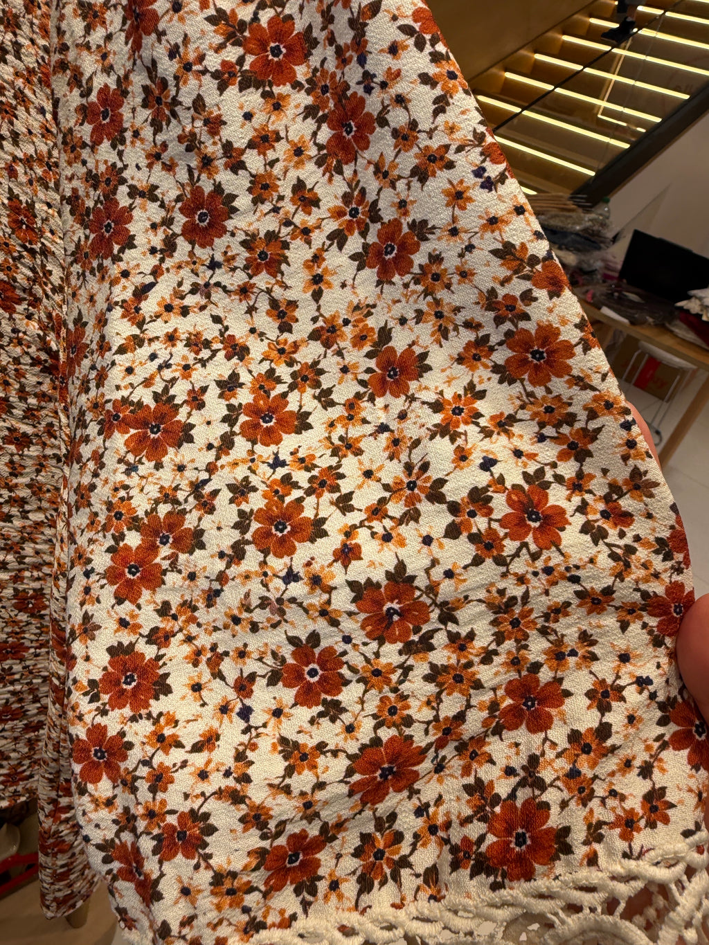 Blouse femme fleurie terracotta à dentelle – Alba