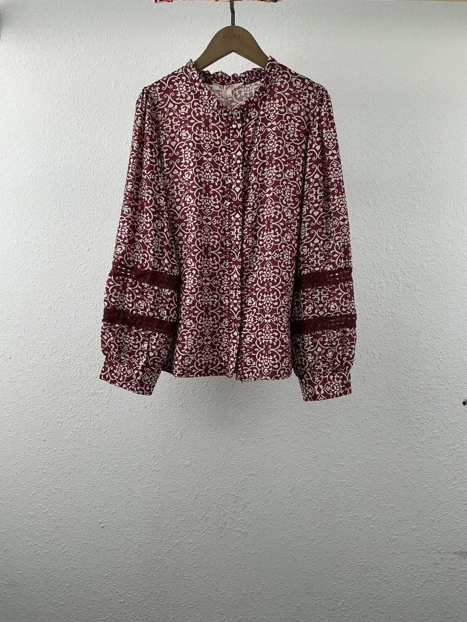 🍷 Blouse « Cassandre » – Bordeaux & écru