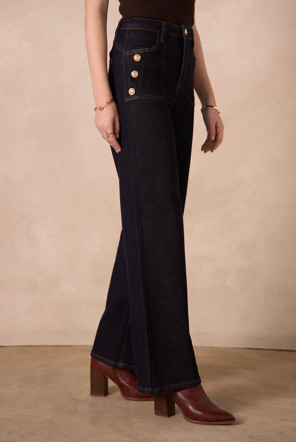 Jean femme grande taille wide leg brut à boutons dorés – Livia