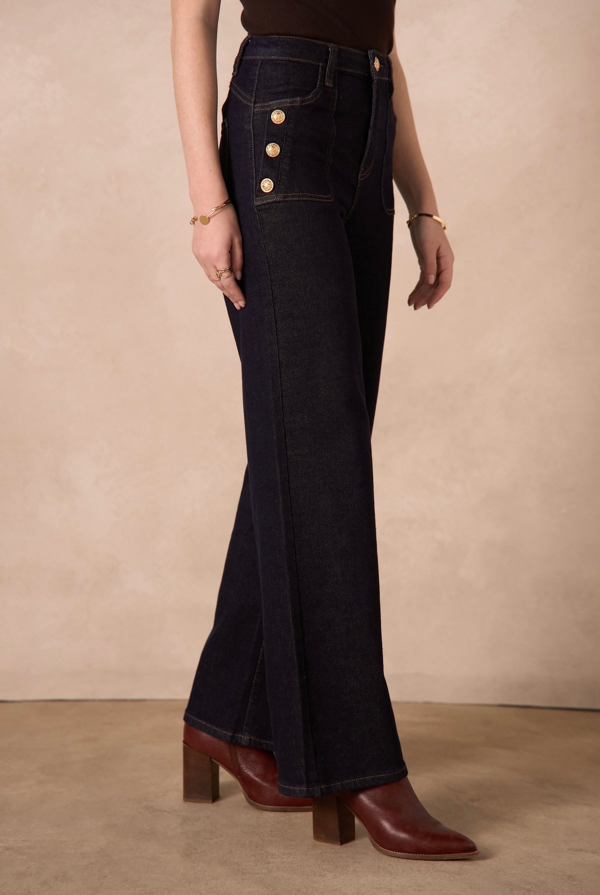 Jean femme grande taille wide leg brut à boutons dorés – Livia