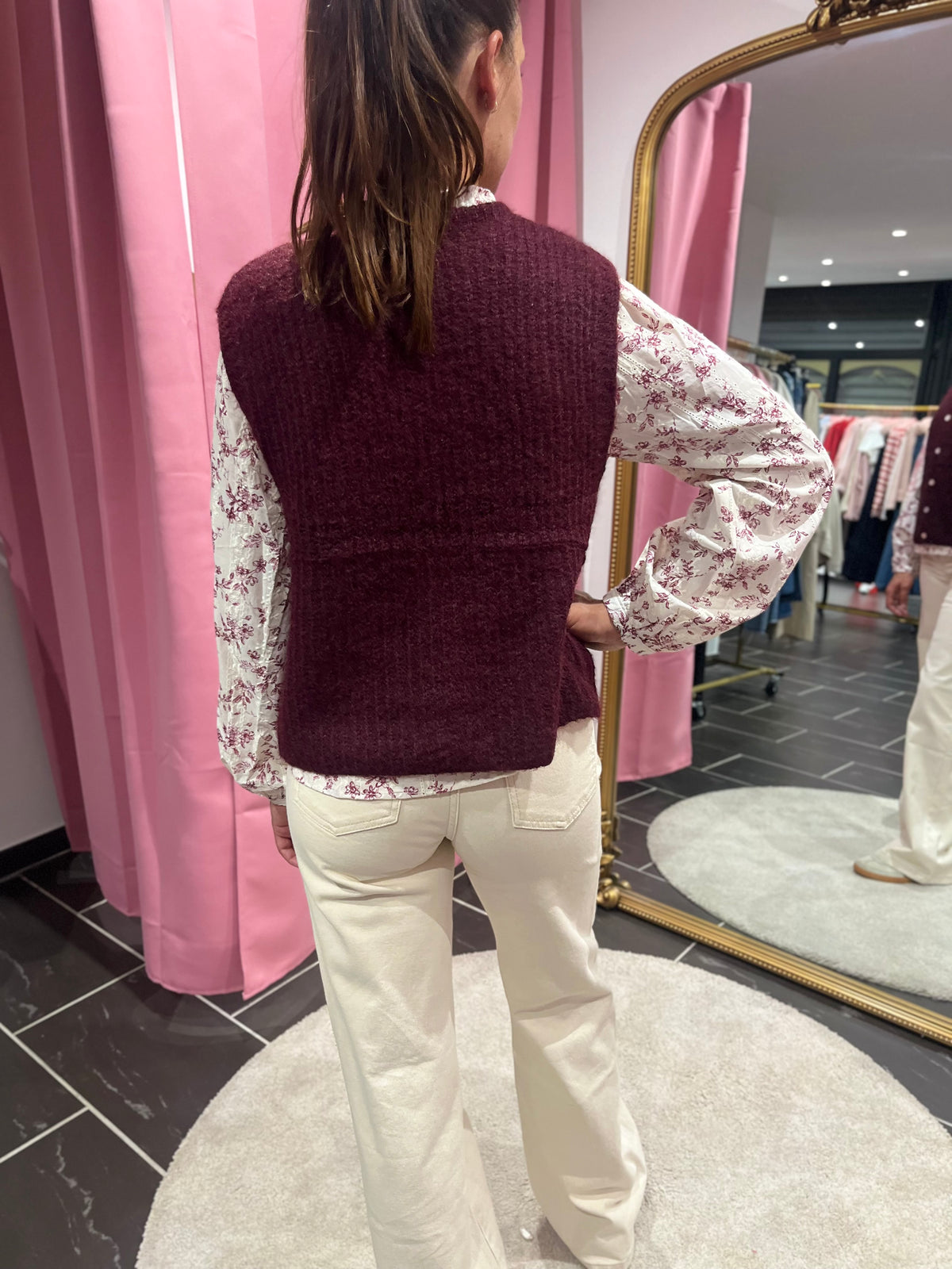 Gilet sans manches boutonné en maille – Bordeaux & Marron