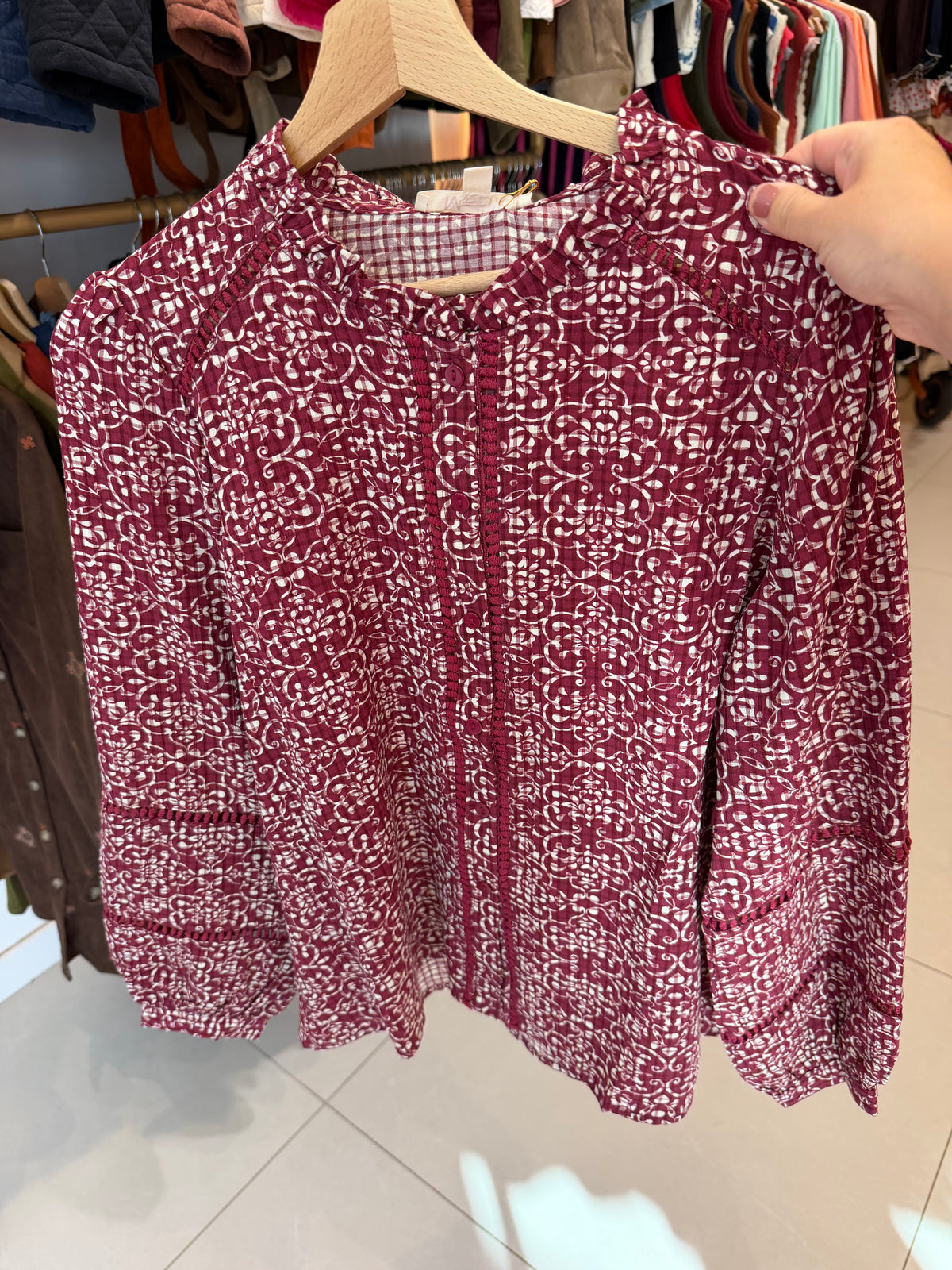 🍷 Blouse « Cassandre » – Bordeaux & écru