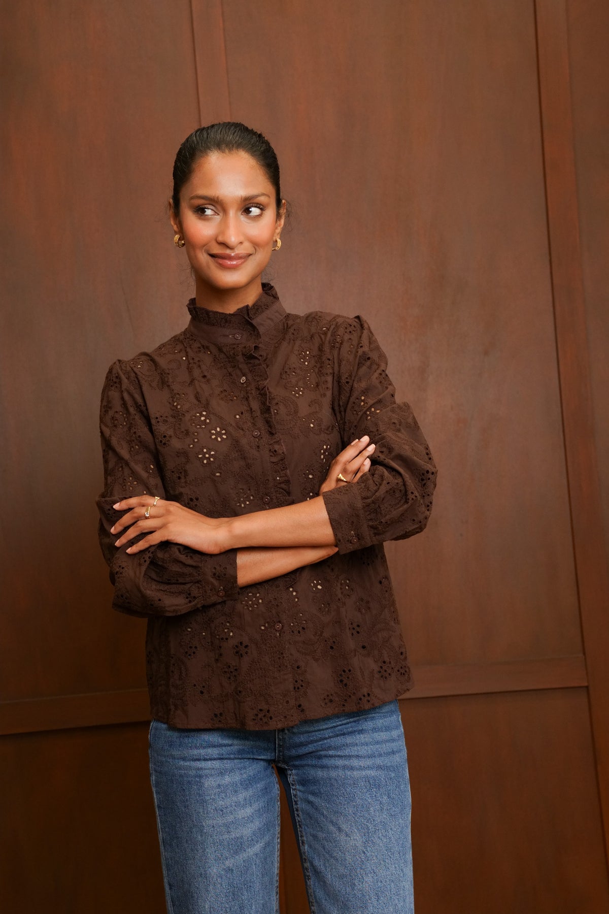 Chemise marron brodée à volants