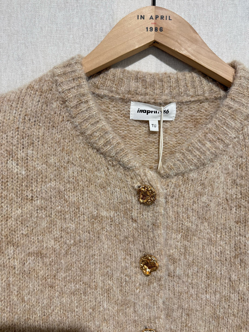 Gilet Beige à Boutons Dorés