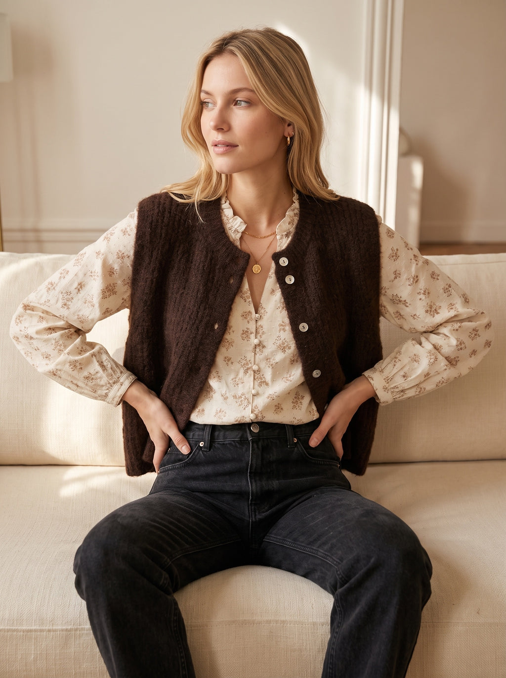Gilet sans manches boutonné en maille – Bordeaux & Marron