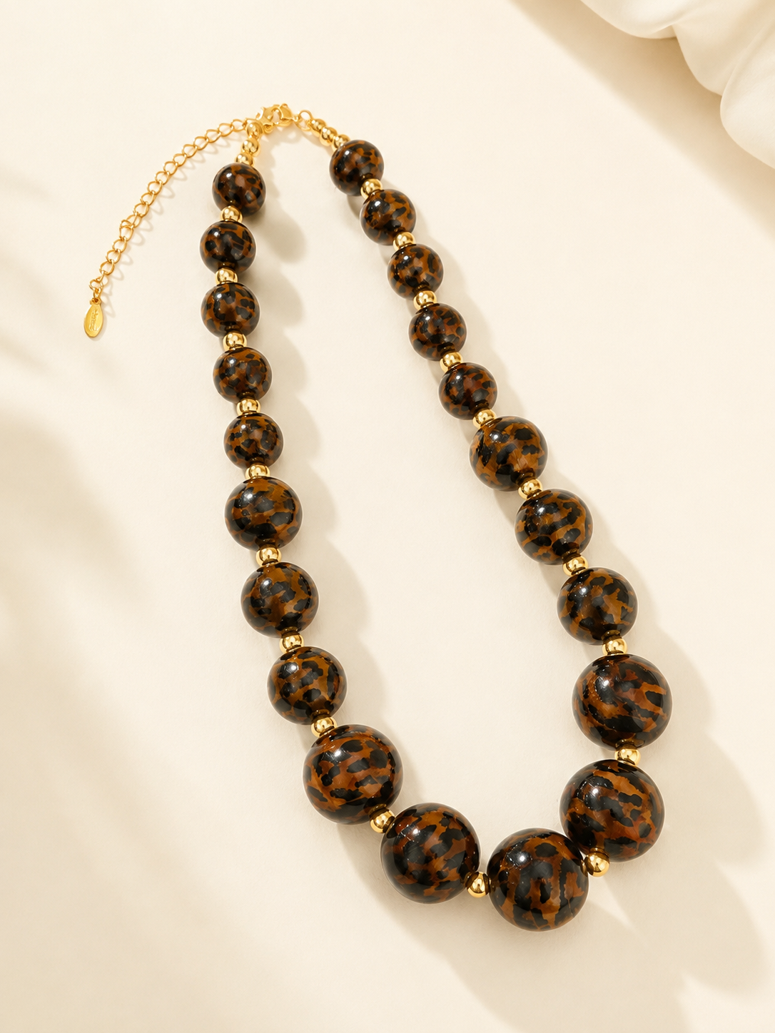 Collier grosses perles effet léopard & doré