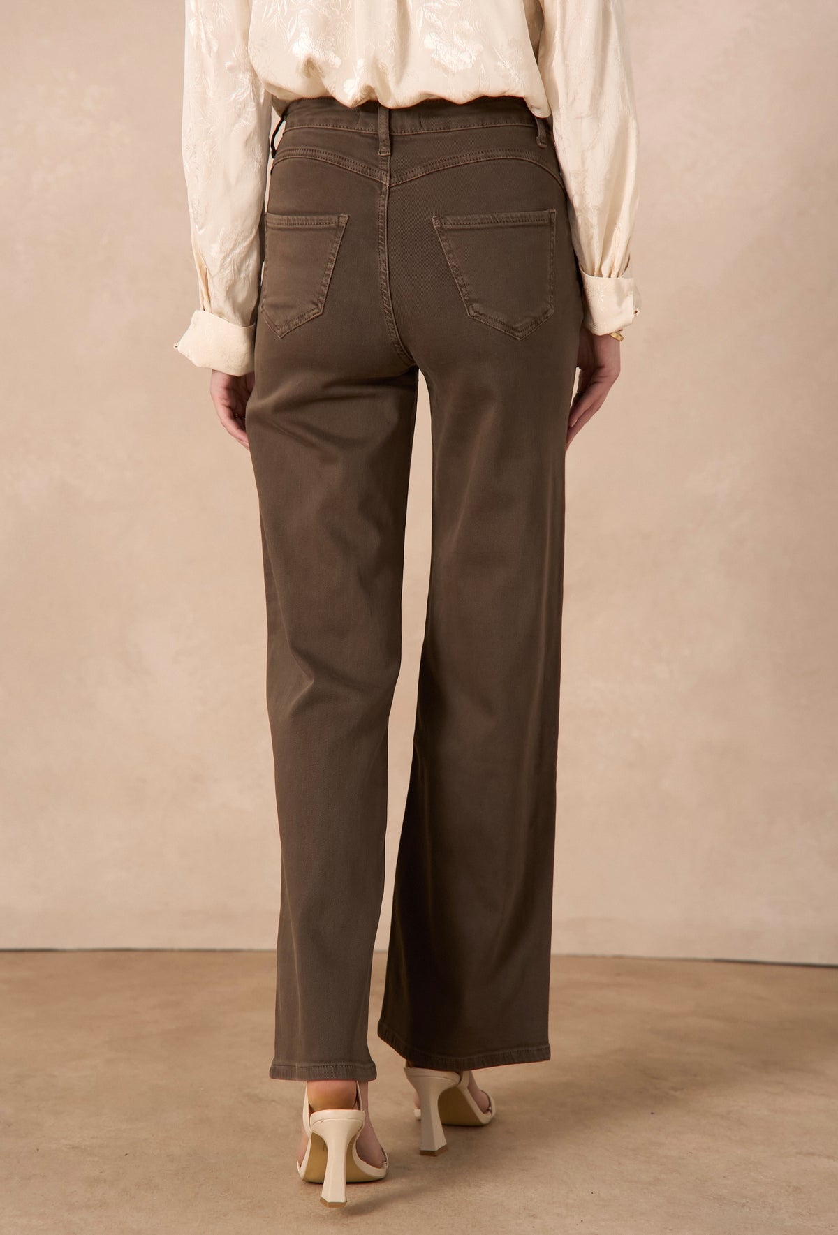Jean Wide Leg Grande Taille – Chocolat & Boutons Dorés