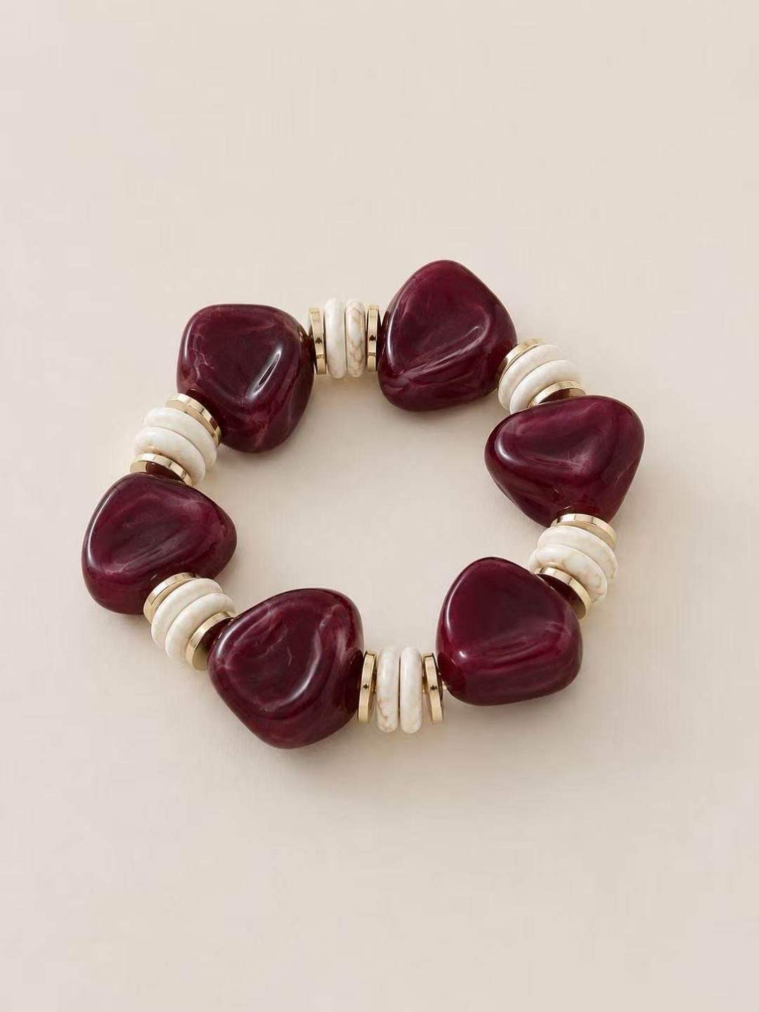 Bracelet perles bordeaux, écru & doré